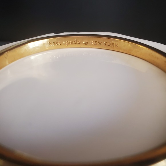 Kate Spade Spot the Spade Narrow Hinged Bangle Black Enamel Gold Plate Signed - Picture 8 of 8